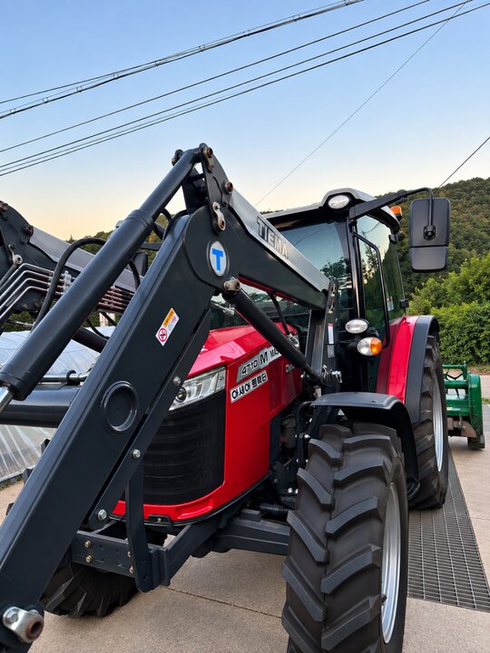 아세아 MF 트랙터 MF4710 (100마력) 앞좌측면