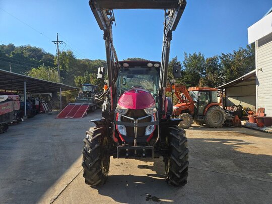 Yanmar Tractor YT490A (90hp) 앞좌측면