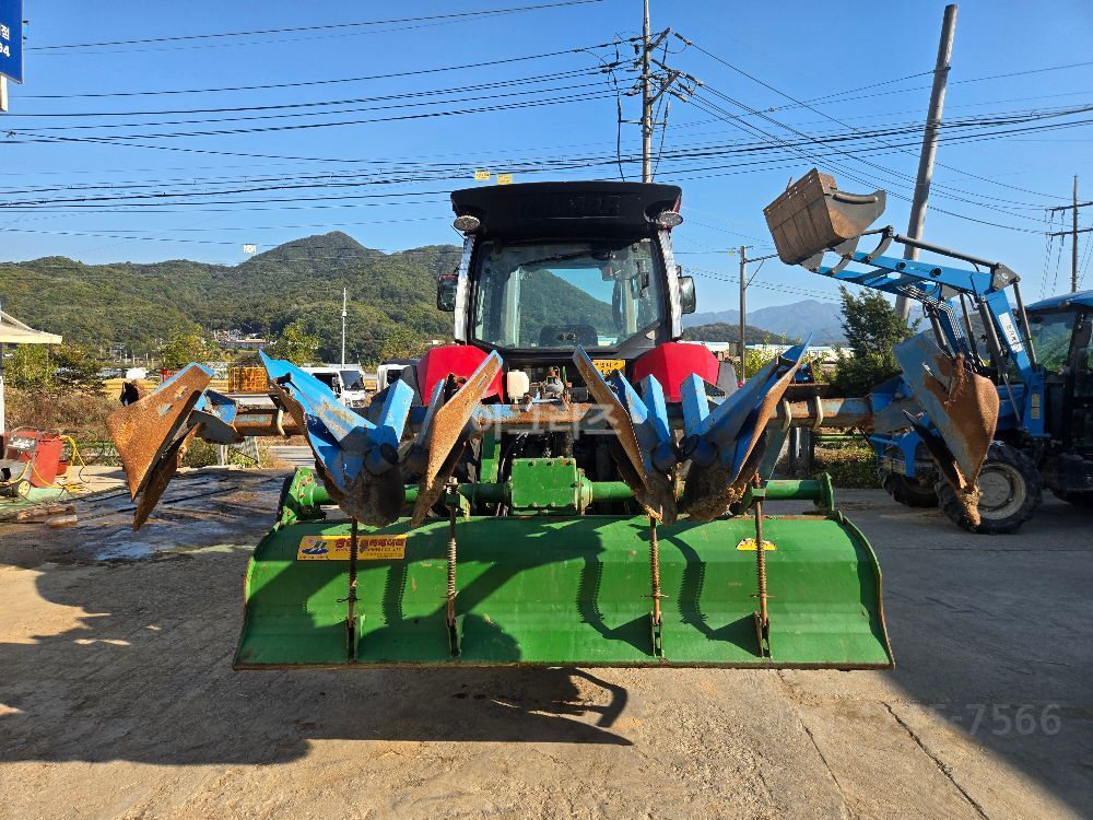 Yanmar Tractor YT490A (90hp) 뒤우측면