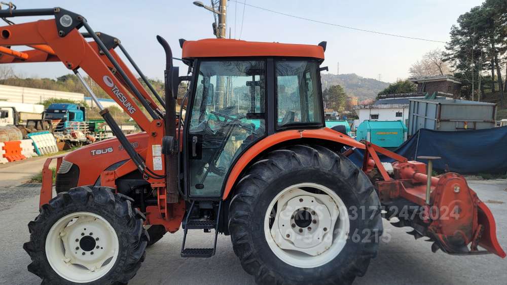 Daedong Tractor TS80 (78hp) 측면