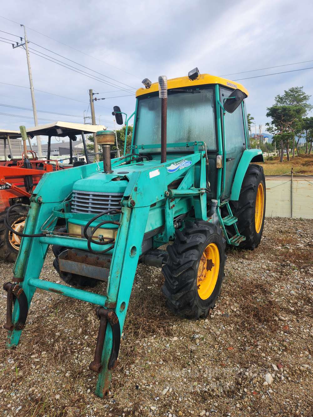 Daedong Tractor D65 (65hp) 앞좌측면