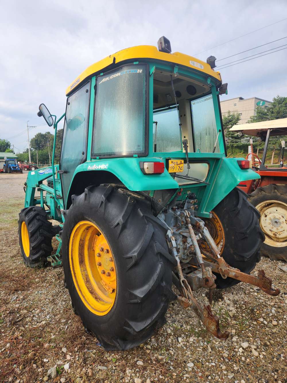 Daedong Tractor D65 (65hp) 측면