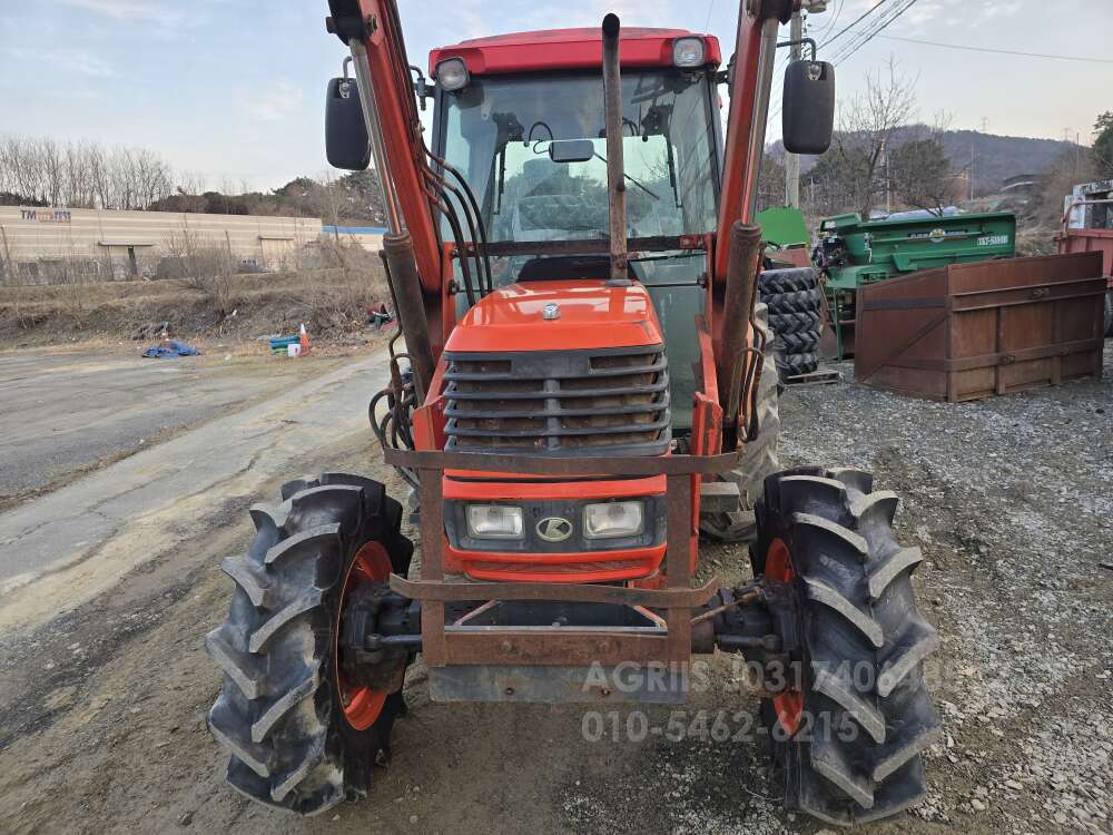 구보다 트랙터 GM73 (73마력) 뒤우측면