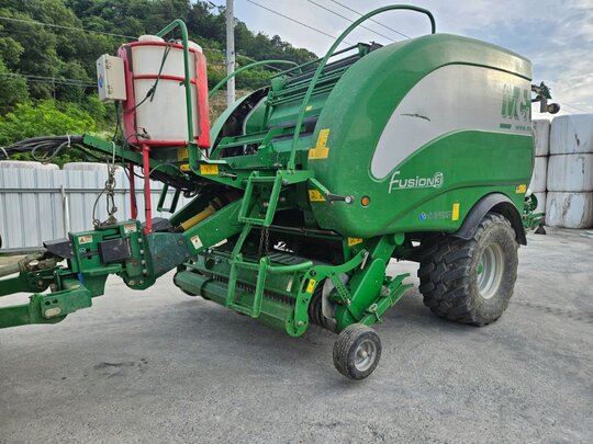  Round Baler FUSION3  앞좌측면