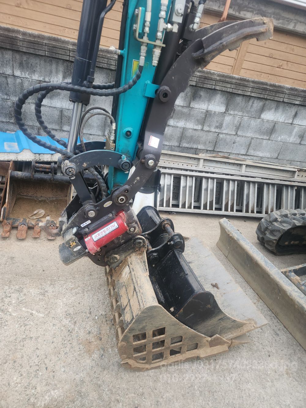  Excavator (2톤톤)  뒤우측면