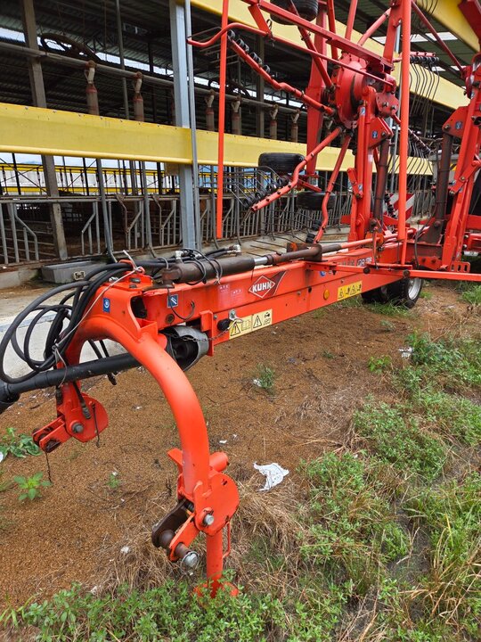  Rake 쿤7501 견인형  앞좌측면