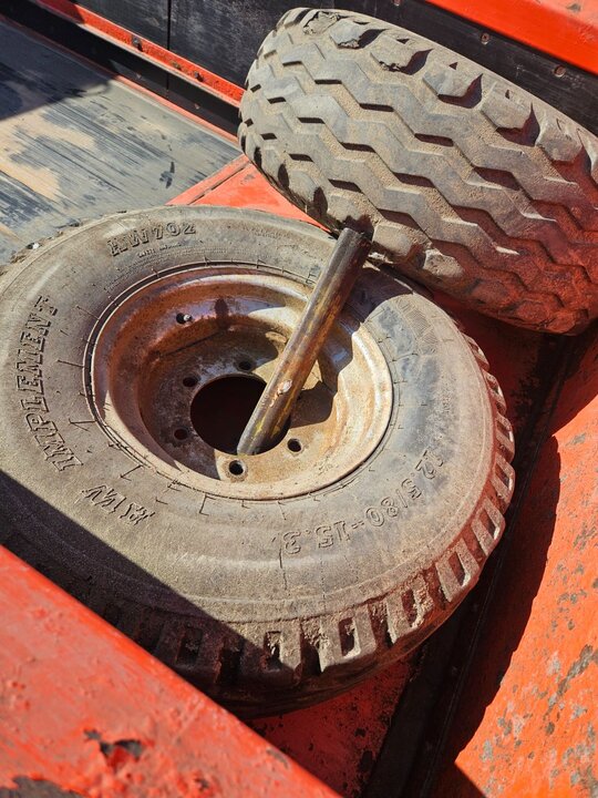 주명성 퇴비살포기 MSM4300 앞좌측면