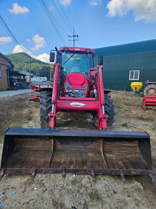 TYM Tractor T1003 (100hp) 앞좌측면