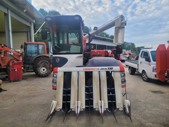 Daedong Combine Harvester DXM110 (6Rows) 앞좌측면