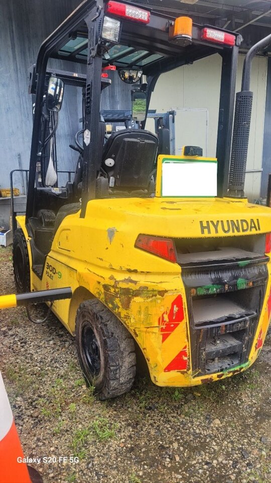 현대중공업 지게차 D30-9 (3톤) 앞좌측면