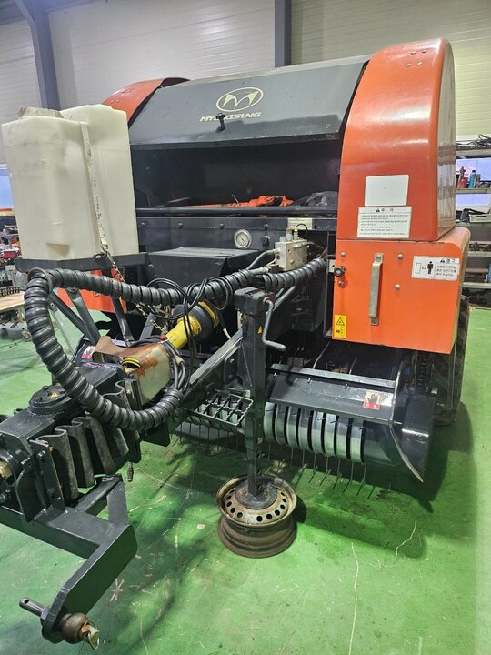  Round Baler RB1000DF  앞좌측면
