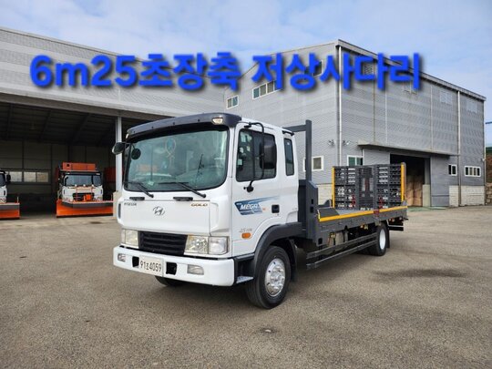  현대 4.5톤 초장축  6m25 초장축저상 자동발판 사다리  앞좌측면