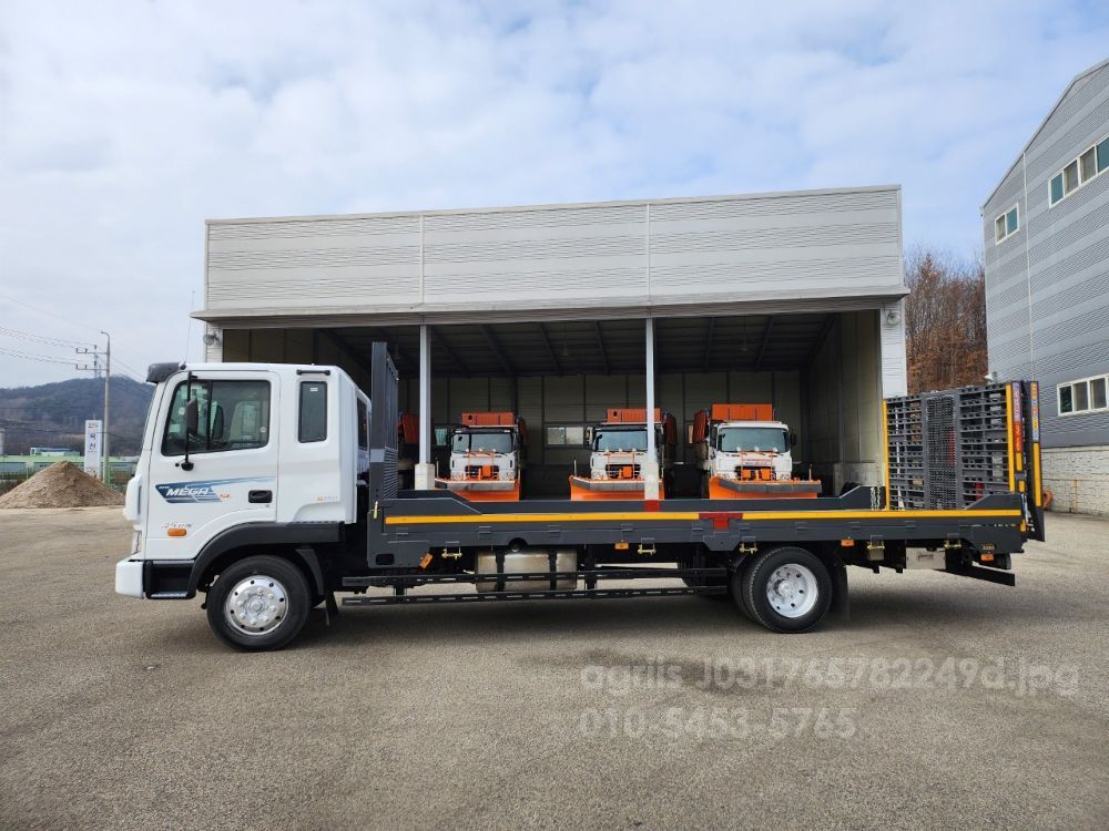  현대 4.5톤 초장축  6m25 초장축저상 자동발판 사다리  뒤우측면
