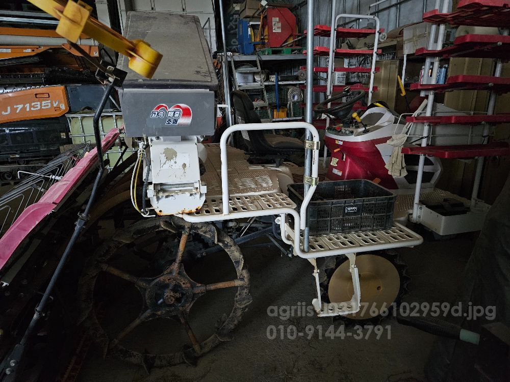 Yanmar Rice transplanter YR8DZ (8Rows) 뒤우측면