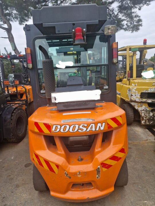 Doosan Forklift D30SE-7 (3톤) 앞좌측면