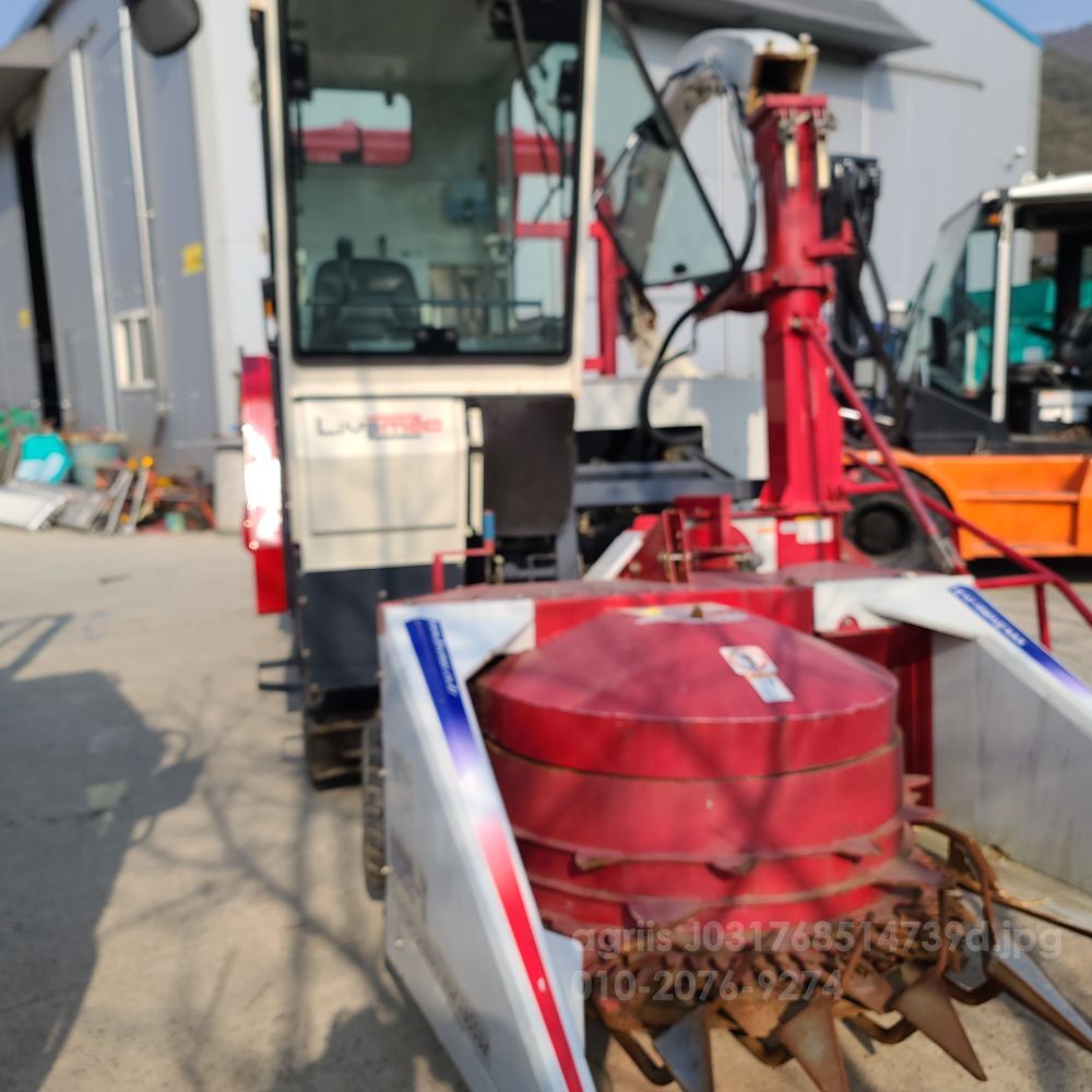 라이브맥 콤바이 수확기 콤바인 자주식옥수수수확기 뒤우측면