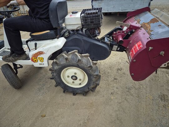 TYM 경운기 TR13 (10마력) 앞좌측면