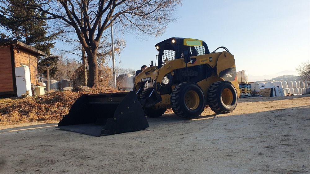  Skid steer loader 246C  앞좌측면