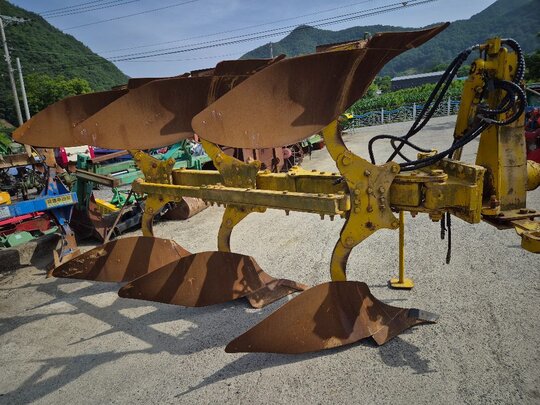 유영 쟁기 대형 양용3련 각도조절1600 앞좌측면