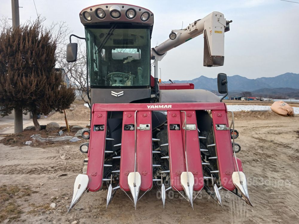 얀마 콤바인 YH6115 (6조식) 뒤우측면