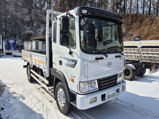 메가트럭 메가트럭중축카고 중축 앞좌측면