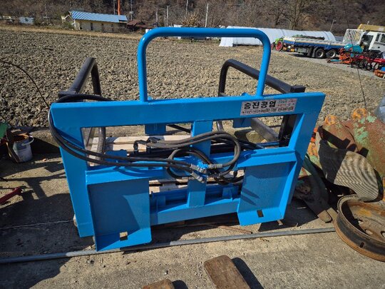  Bale Gripper 스키로더용 겸용베일러  앞좌측면