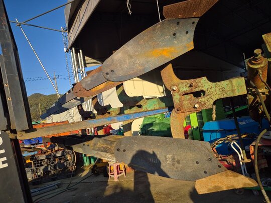 한국푸라우 쟁기 대형 양용4련형4500 앞좌측면