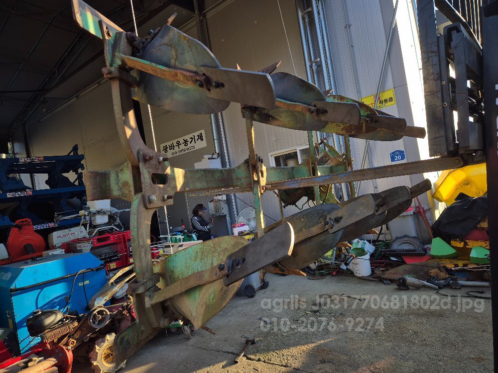 한국푸라우 쟁기 대형 양용4련형4500 뒤우측면