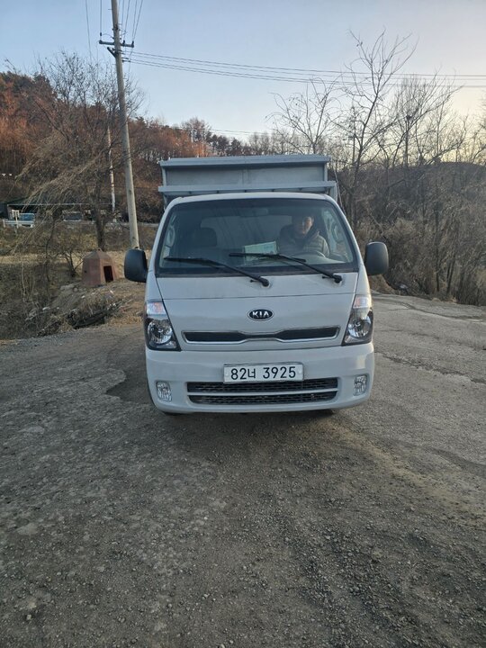  건초사료운반급이차 건초사료운반급이차  앞좌측면