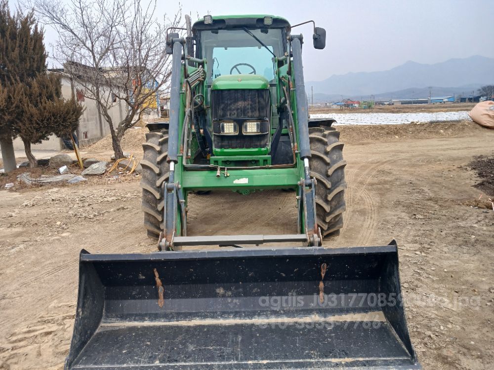 존디어 트랙터 6520 (110마력) 뒤우측면
