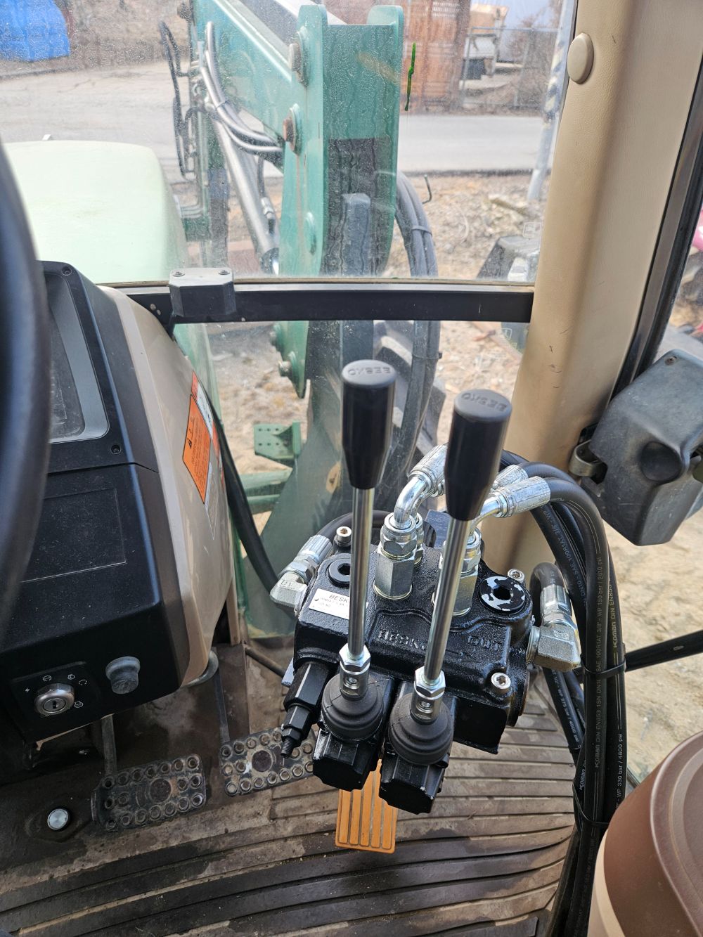 존디어 트랙터 6610 (115마력) 앞좌측면