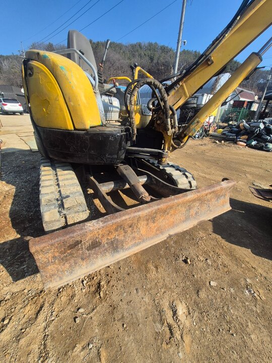 얀마 굴삭기 030 (3톤) 앞좌측면