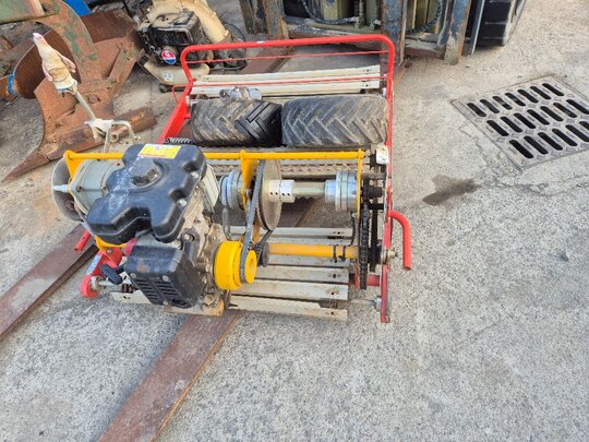  파종기 묘삼엔진식 앞좌측면