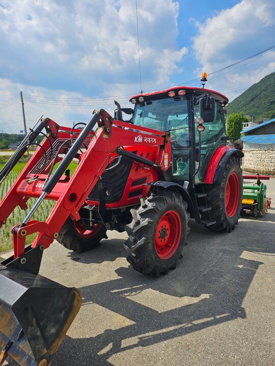 Kukje Tractor LUXEN1100E (111hp) 앞좌측면