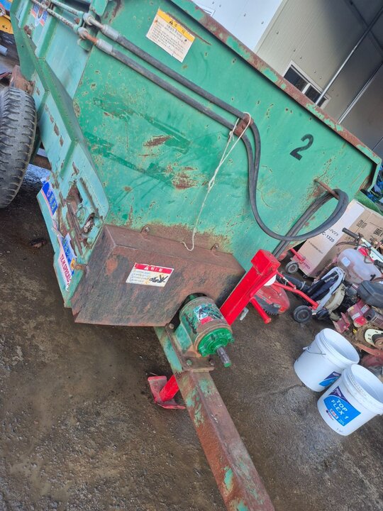 태광 퇴비살포기 로터리 방식2000 앞좌측면