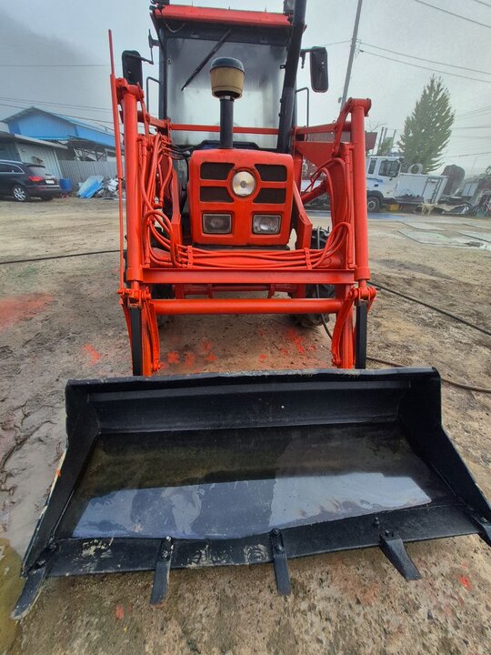 대동 트랙터 D48 (48마력) 앞좌측면