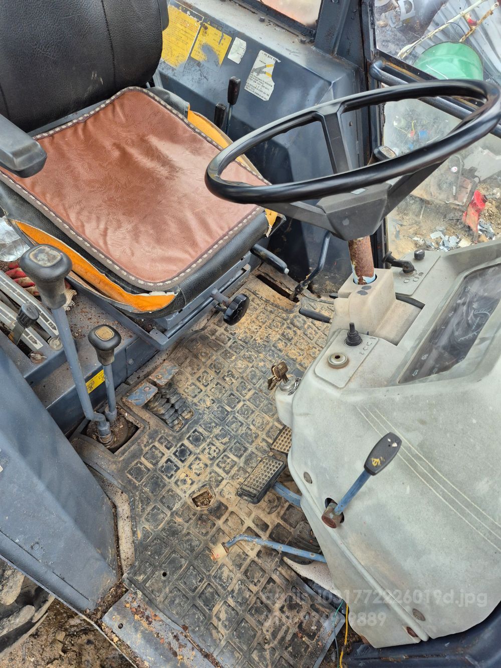 대동 트랙터 D48 (48마력) 뒤우측면