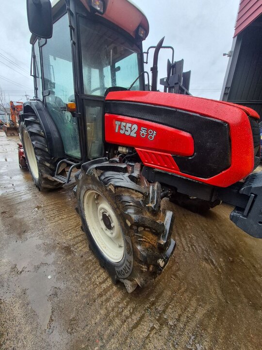 TYM 트랙터 T552 (55마력) 앞좌측면