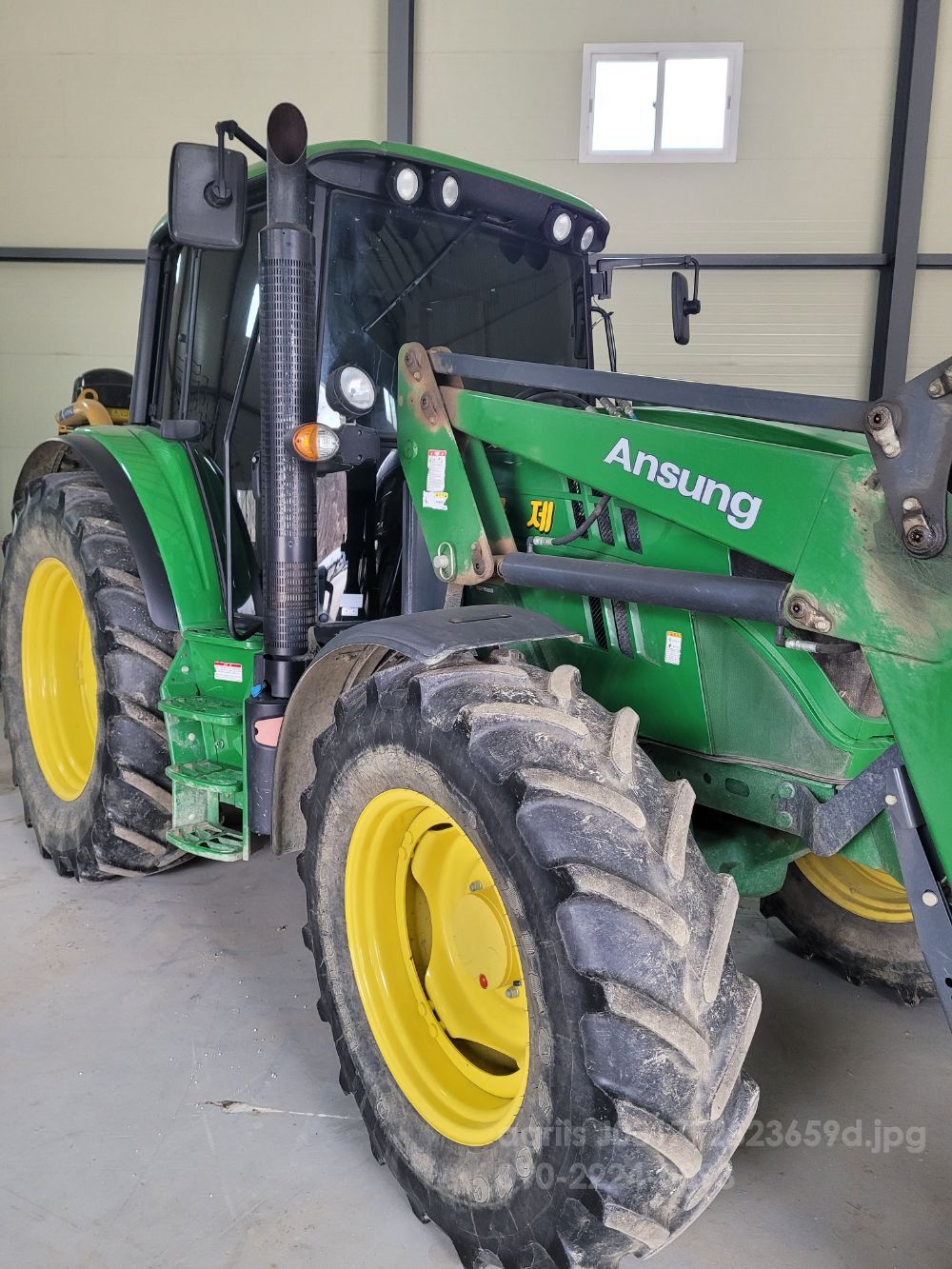 존디어 트랙터 6125 (125마력) 뒤우측면