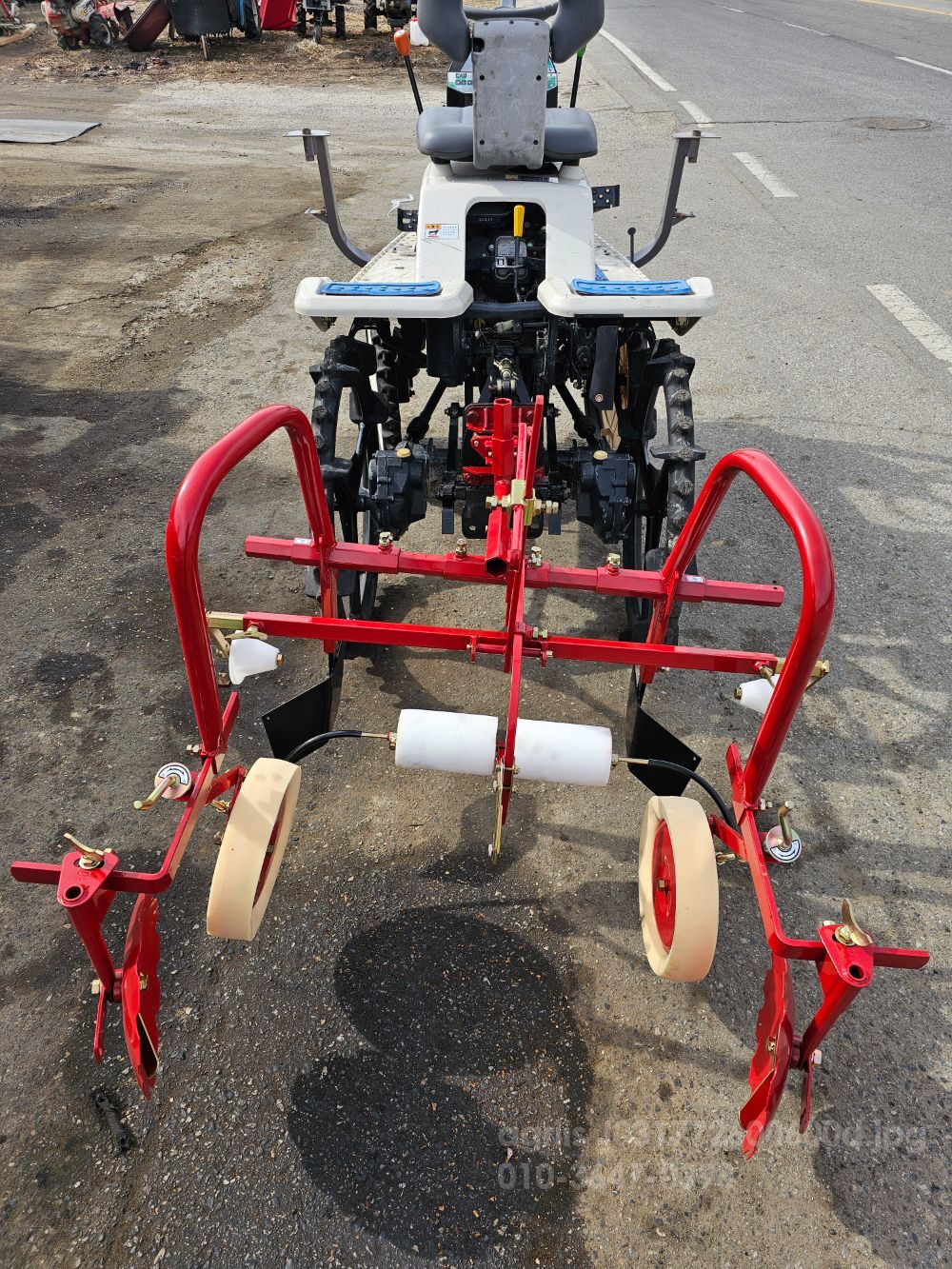 아세아 이앙기 () 뒤우측면