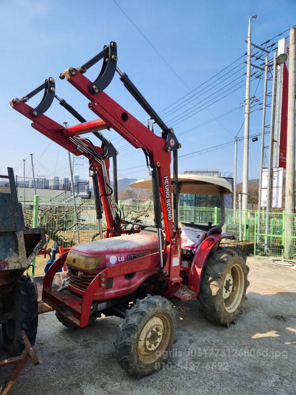 LS 트랙터 LT300D (30마력) 뒤우측면