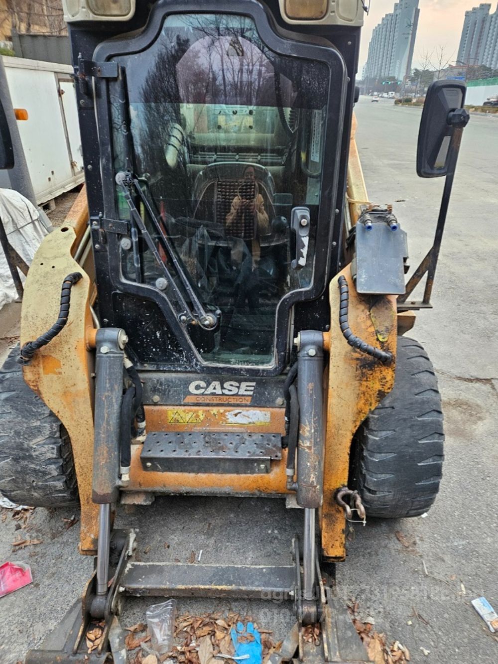 CASE280 스키드로더 SV280 뒤우측면