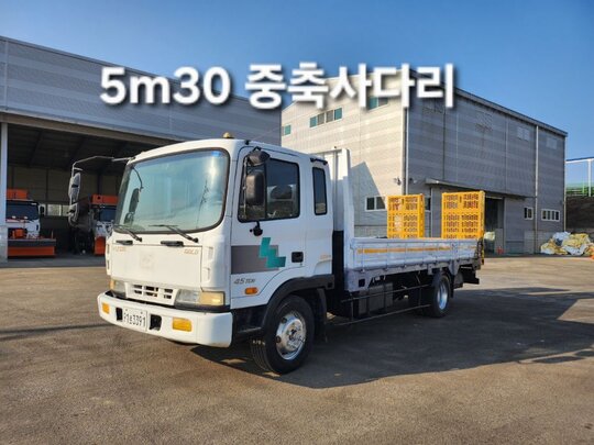  5m30중축자동사다리 현대 4,5톤 중축 자동발판사다리  앞좌측면