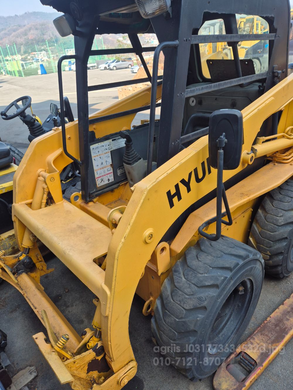 Hyundai Skid steer loader HSL650-7A  뒤우측면