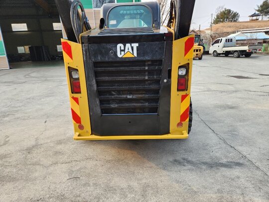  Skid steer loader 262D  앞좌측면