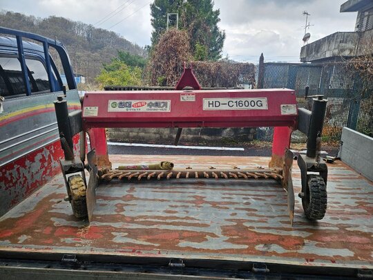  땅속작물수확기 HD-D1600G  앞좌측면