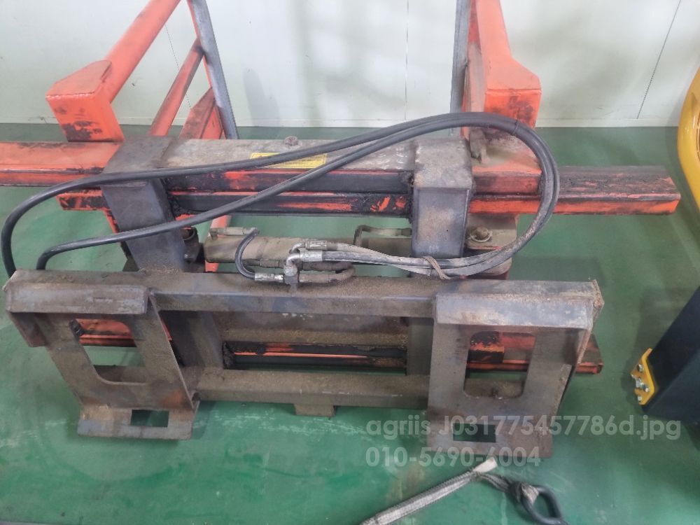  Skid steer loader 스키로더 집게 지게발  뒤우측면