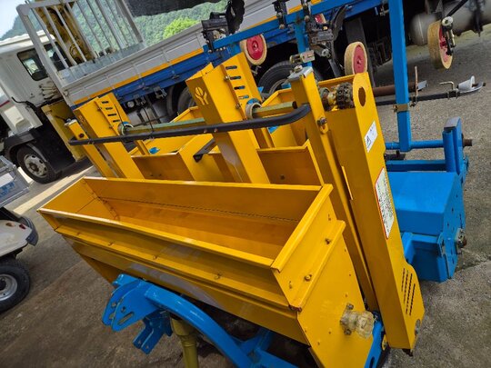 로뎀 파종기 트랙터용 감자 두골 앞좌측면