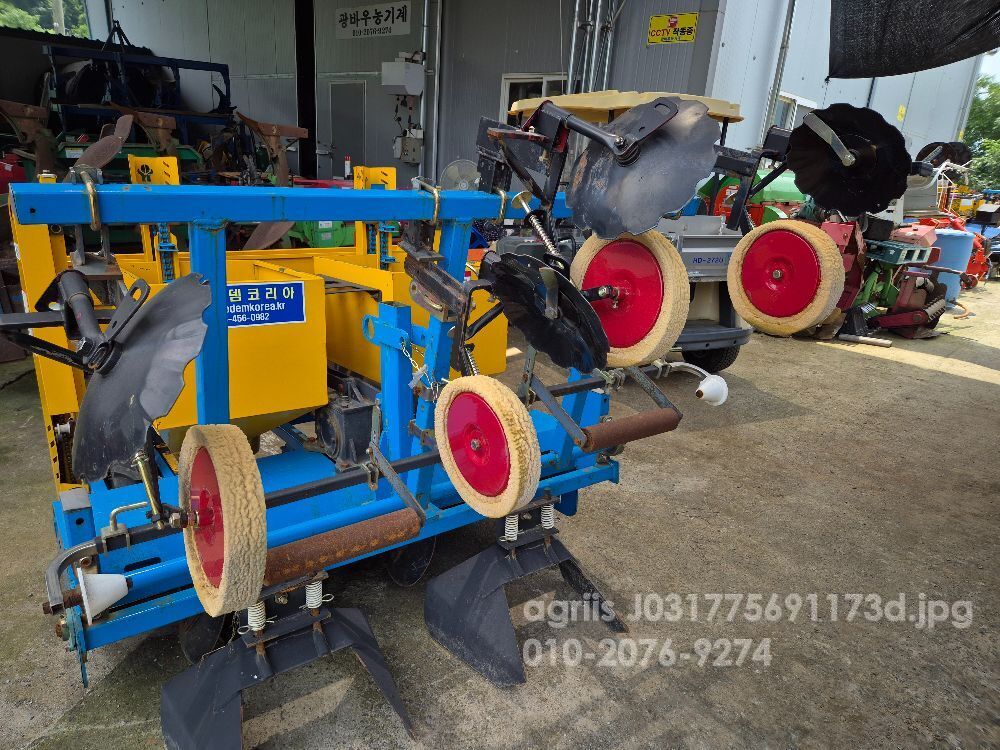 로뎀 파종기 트랙터용 감자 두골 뒤우측면