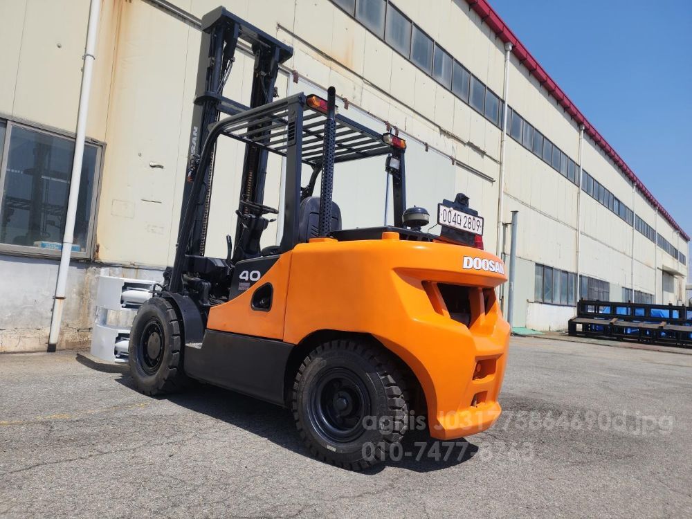  Forklift D40S-7 (4톤) 뒤우측면